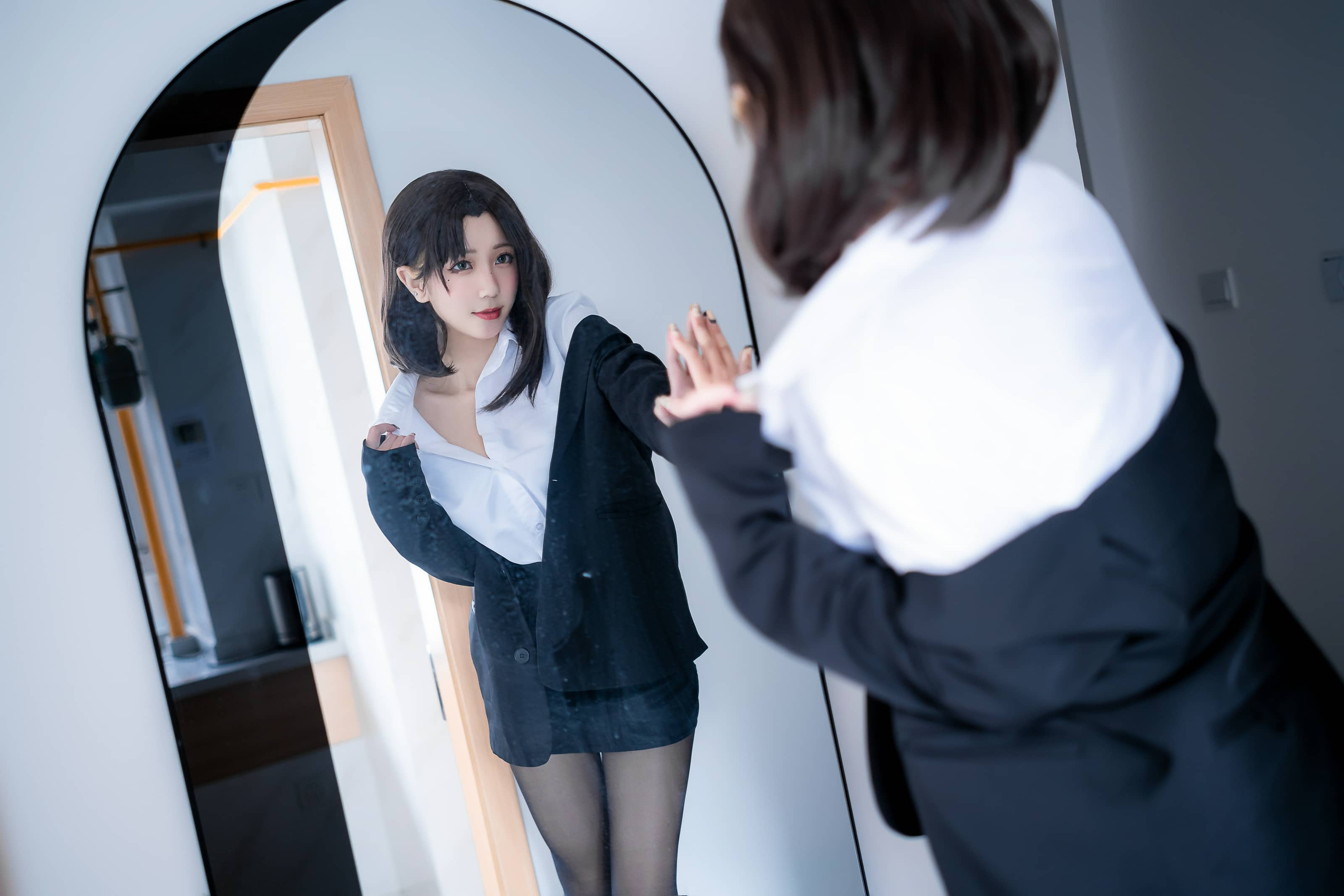 蓝小沂KiKi 黑丝制服 写真合集下载